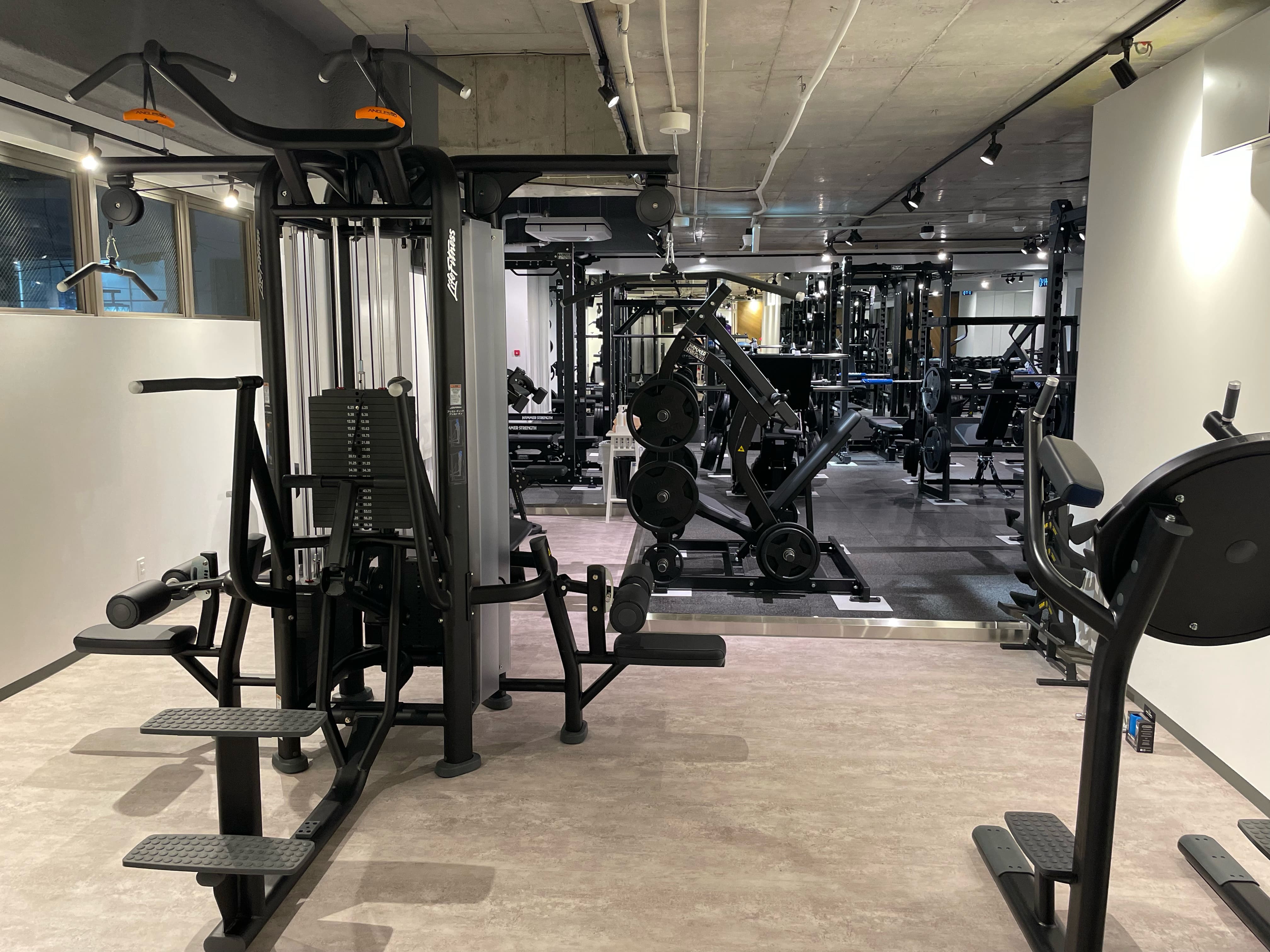 エニタイムフィットネス 新宿靖国通り店